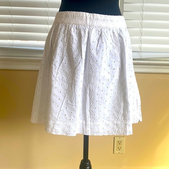 GAP White Eyelet Mini Skirt - Picture 2 of 12